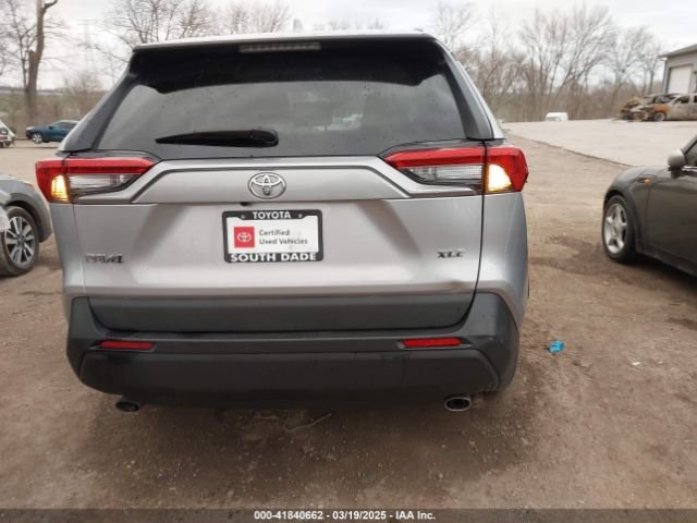 
								2021 TOYOTA RAV4 XLE full									