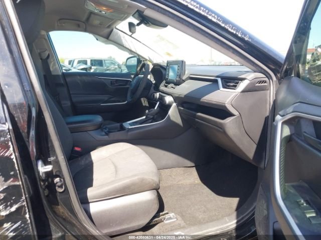 
								2021 TOYOTA RAV4 LE full									