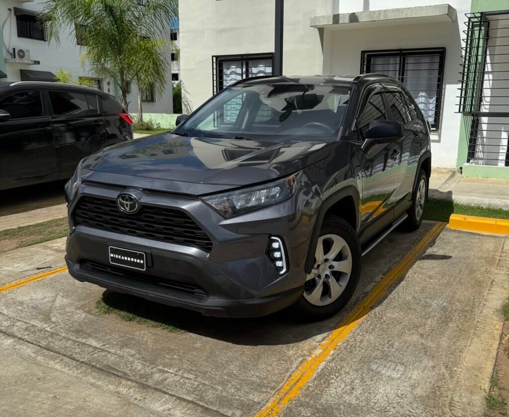 2020 TOYOTA RAV4 LE
