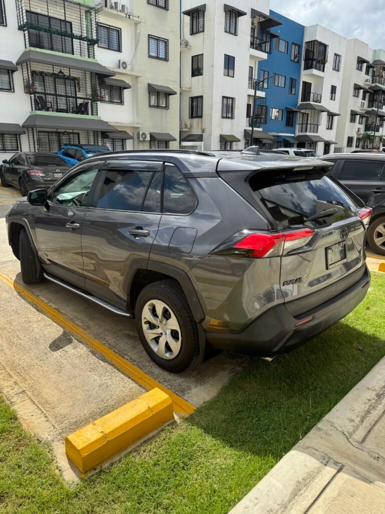 2020 TOYOTA RAV4 LE
